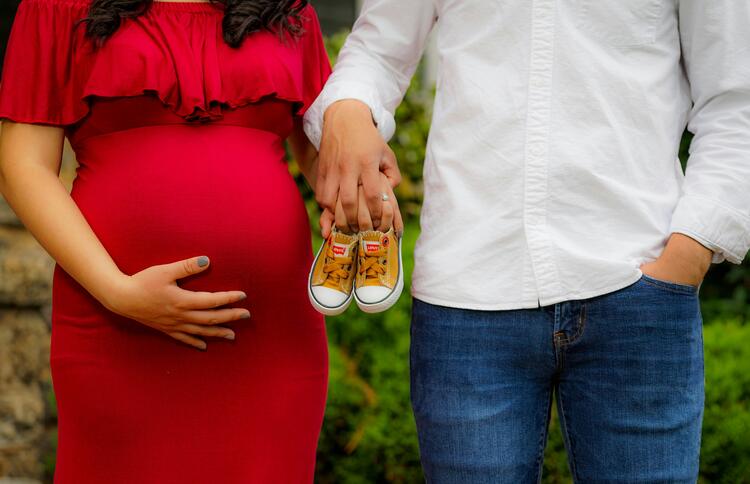  Pregnant woman and a man